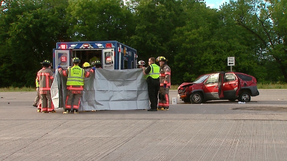 Three injured in Waupaca Co. crash WLUK