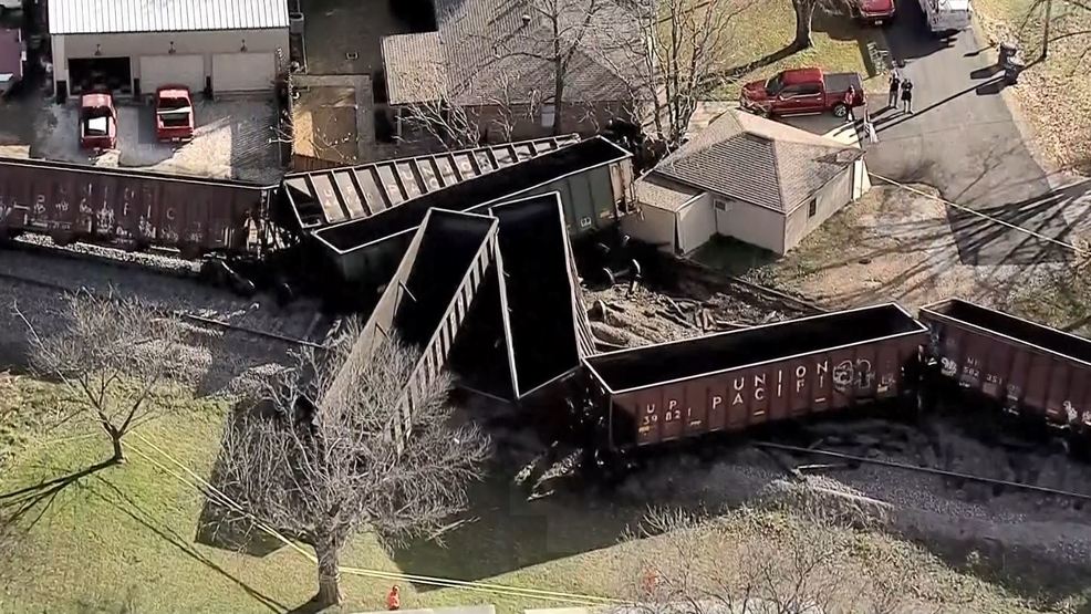 Train nearly misses homes after derailment in North Texas WOAI