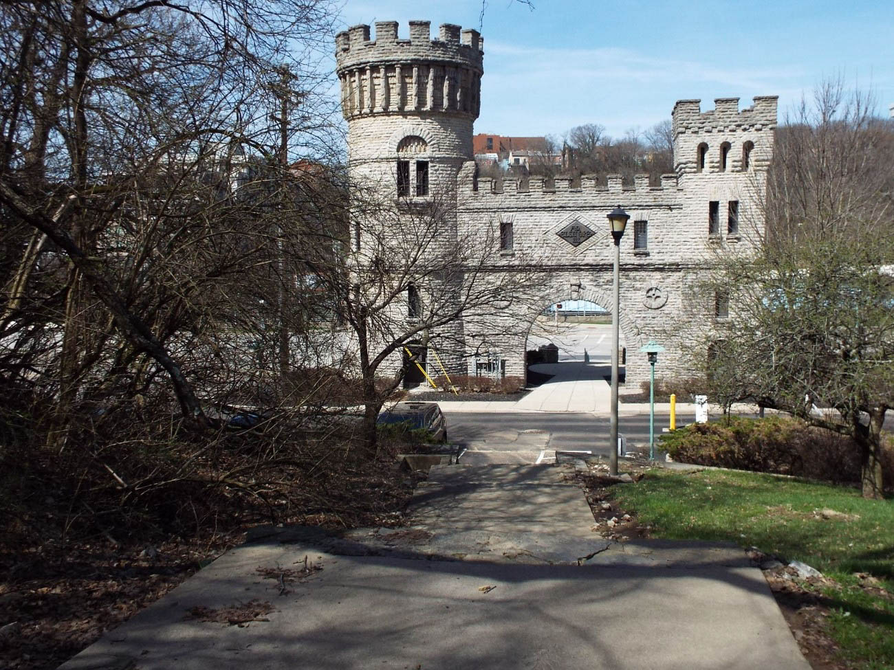 The Elsinore Arch The History of Cincinnati's Gilbert Avenue "Castle