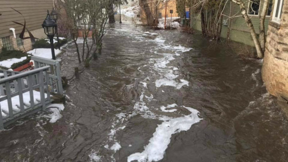 Crews evacuate buildings in downtown Lodi due to natural gas odor