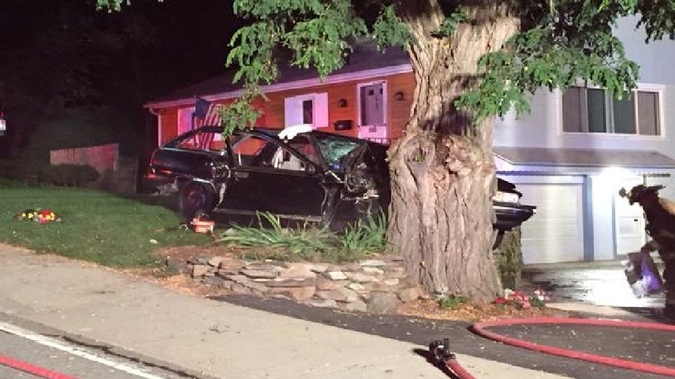 West Warwick Police investigate early morning crash WJAR