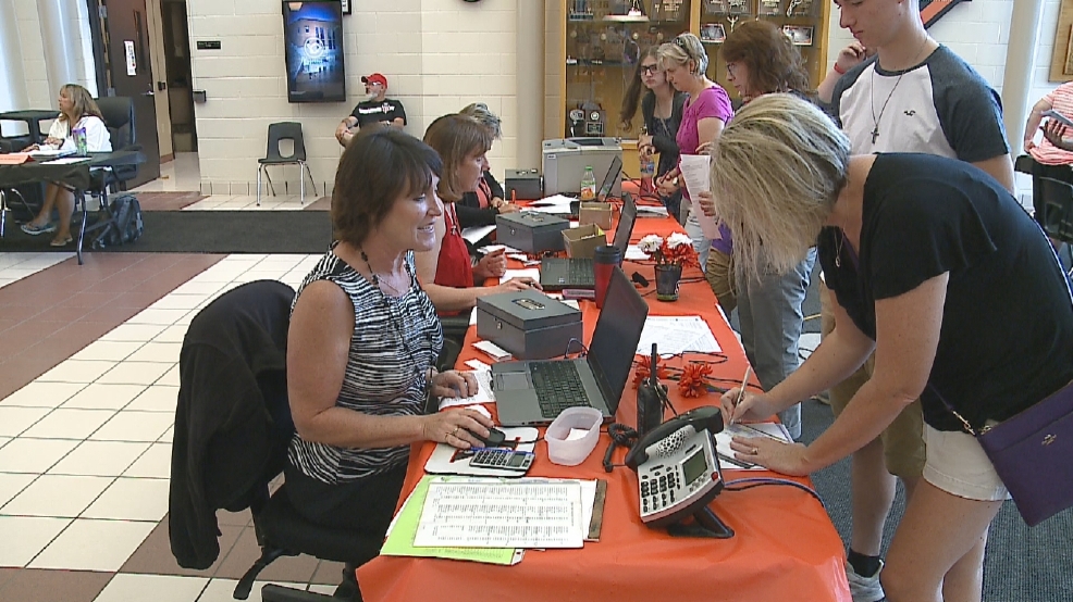 Kaukauna students get ready to go back to school WLUK