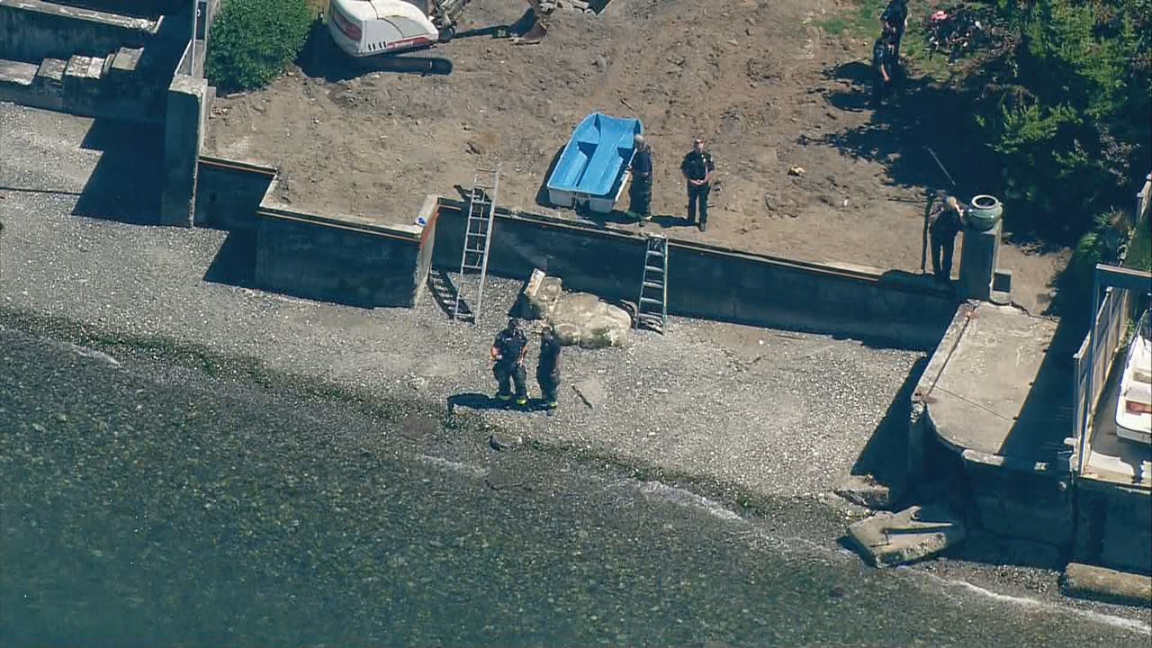 Small Plane Crashes In Water Off West Seattle Occupants Escape Komo 7681