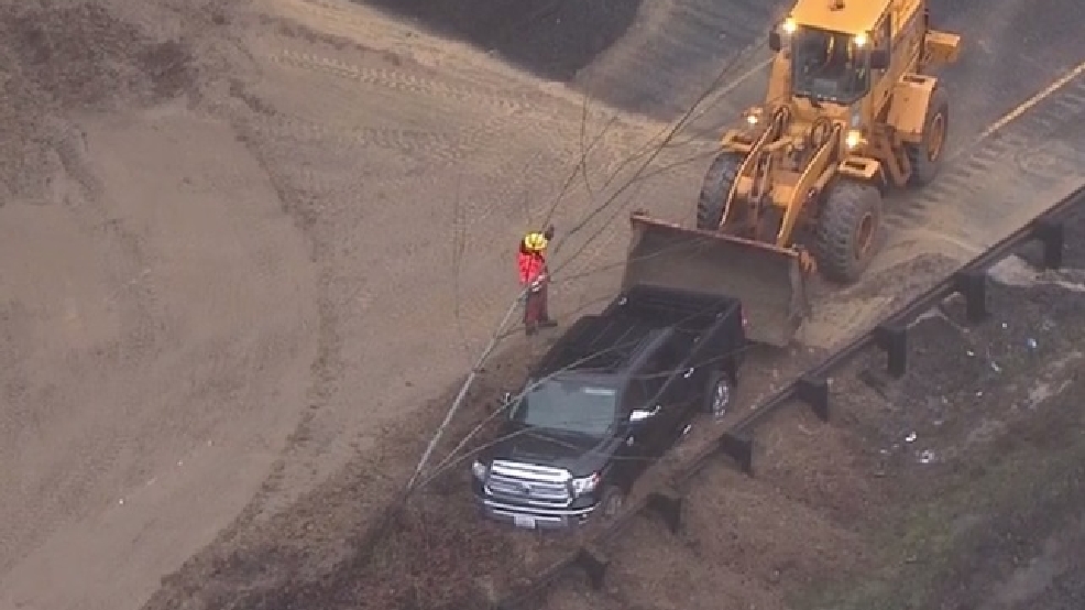 Landslide closes I5 northbound in Woodland, Wa. KATU