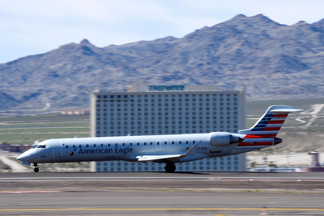 do freight planes fly into laughlin/bullhead city airport