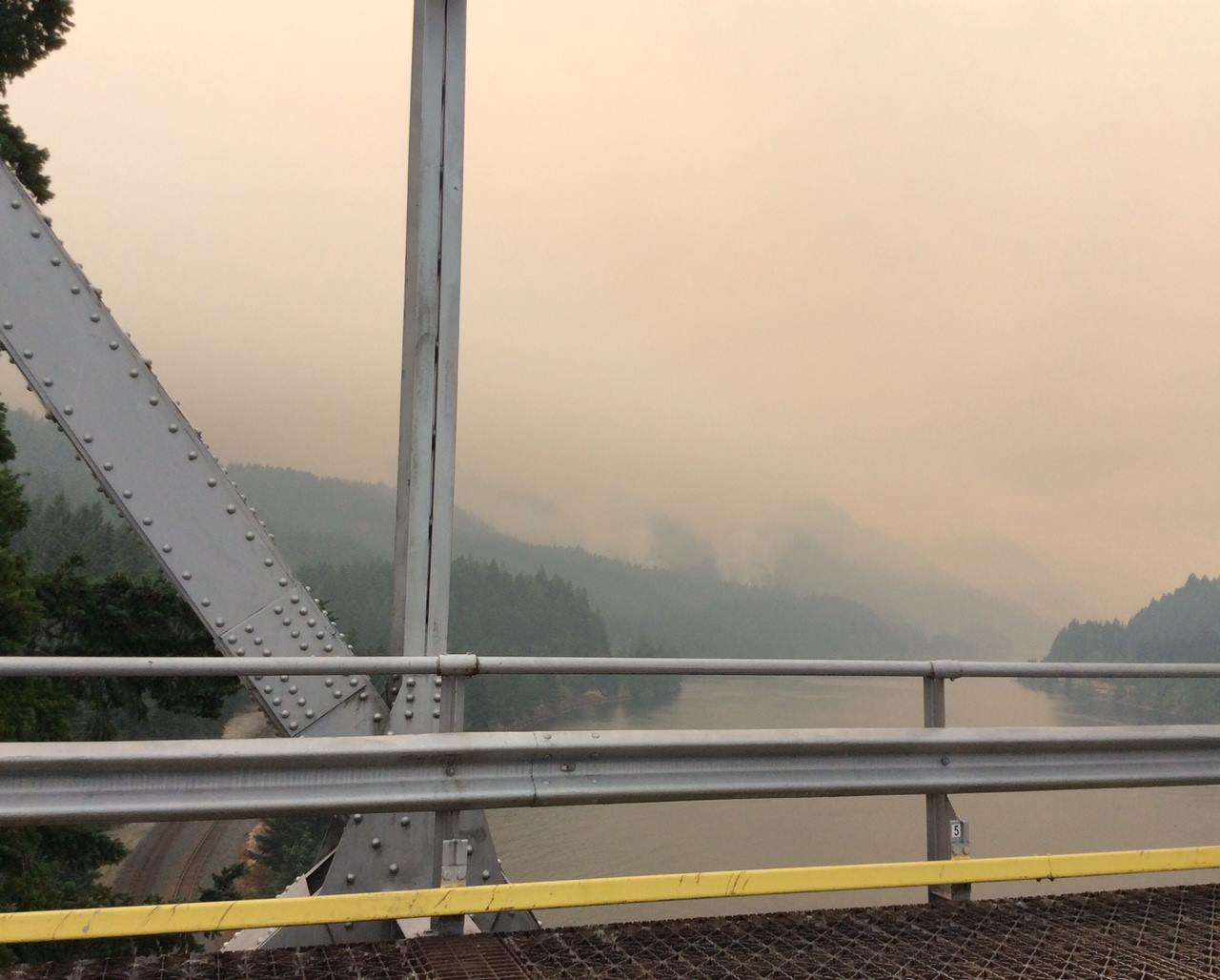 Evacuations expand, I84 closed between Hood River & Troutdale as