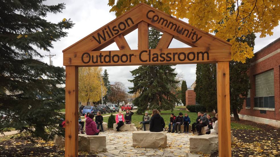 Neenah Elementary School Takes Learning Outside Wluk Neenah Elementary School Takes Learning